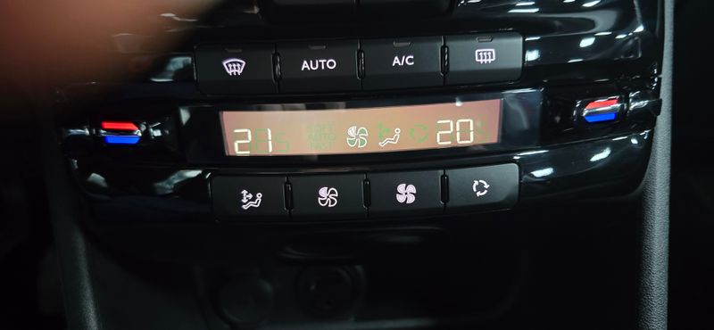Peugeot 2008 1.2 Pure Tech S&S Allure Aut. 2018, foto 15