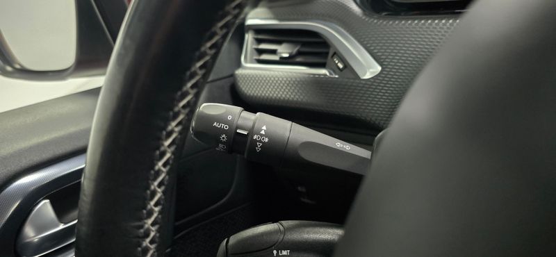 Peugeot 2008 1.2 Pure Tech S&S Allure Aut. 2018, foto 18