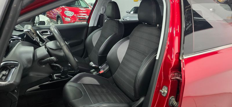 Peugeot 2008 1.2 Pure Tech S&S Allure Aut. 2018, foto 24