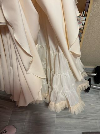 Traje de flamenca beige con volantes