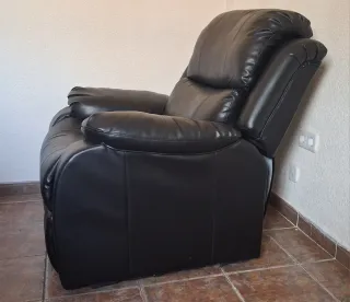 Sillón reclinable de piel negro