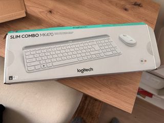 Monitor HP Serie 5 527sf y teclado y ratón