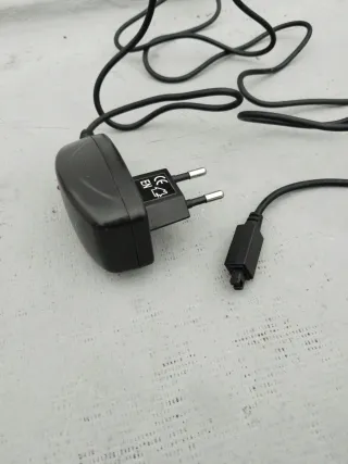 Adaptador de corriente con cable con conector