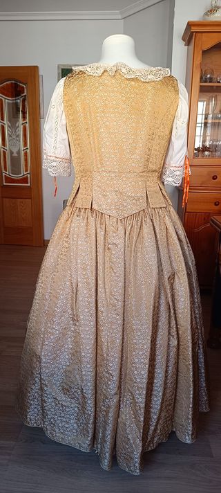 TRAJE DE HUERTANA ORO