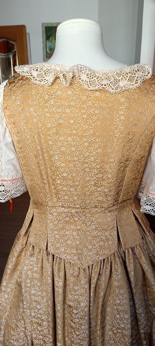 TRAJE DE HUERTANA ORO