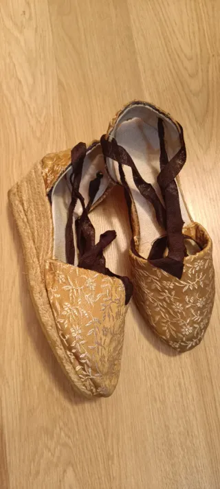 TRAJE DE HUERTANA ORO