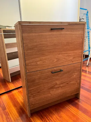 Zapatero de madera con 2 cajones