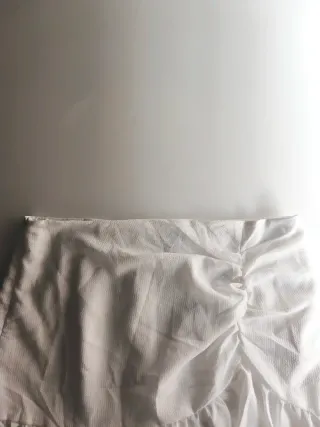 Minifalda blanca con fruncido de Shein