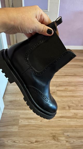 Botas Chelsea negras con detalle. Usadas 3 veces