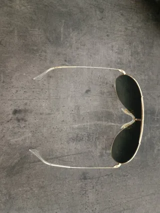 Occhiali da sole Ray-Ban neri e oro