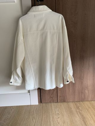 Sobrecamisa oversize de pana de Zara Talla XS