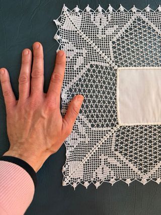 Pañuelo bolillo hecho a mano. Tengo varios.