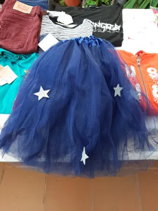 Falda azul marino con estrellas para niña