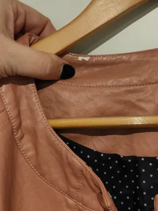 Chaqueta Rosa Palo Con Brillantes y Perlas