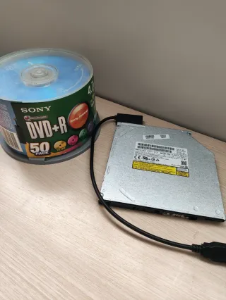 Tarrina 50 DVDs + Grabadora Externa USB