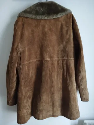 ABRIGO DE PIEL DE ANTE CON PELO POR DENTRO