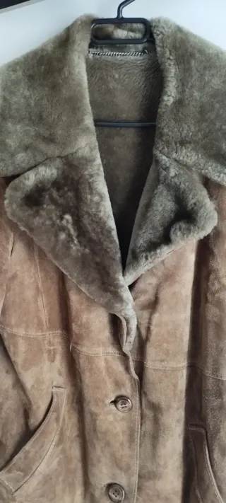 ABRIGO DE PIEL DE ANTE CON PELO POR DENTRO