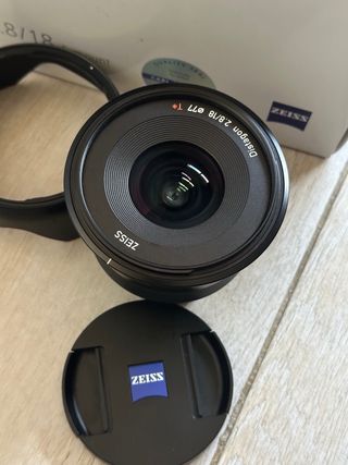 Zeiss Batis 2.8 18mm E-mount