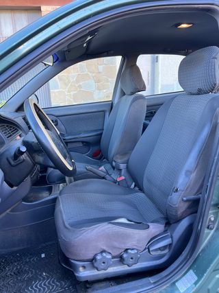 Hyundai Elantra con distintivo ambiental