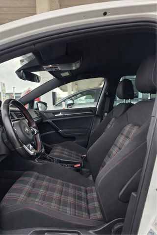 Volkswagen Golf GTI 7.5 2.0 230 CV