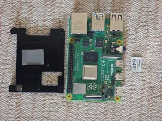 Raspberry Pi 4 Model B 4GB + 64GB SD