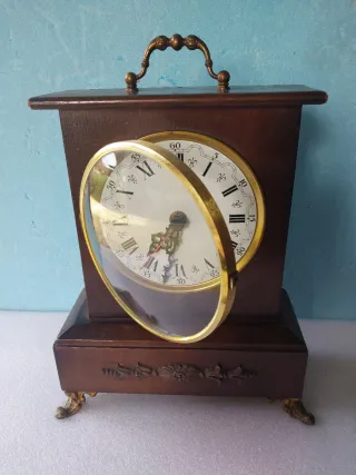 Orologio da tavolo in legno