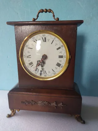 Orologio da tavolo in legno