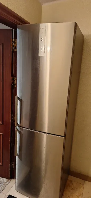 Nevera Bosch Acero Inoxidable para reparar.