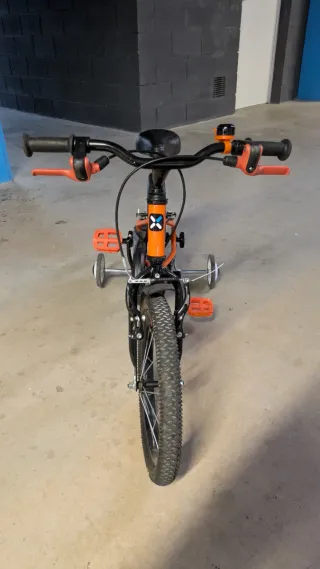 Bicicleta infantil Btwin 16 con ruedines