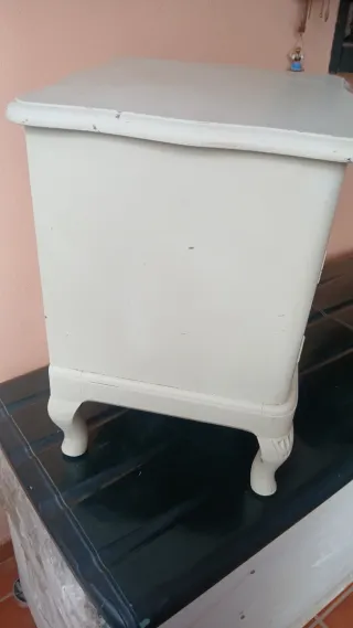 Antigua mesita velador madera