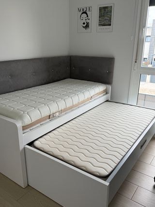 Cama con cajones gris y blanco