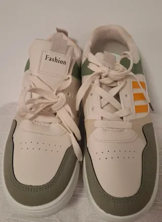 Zapatillas deportivas beige y verde