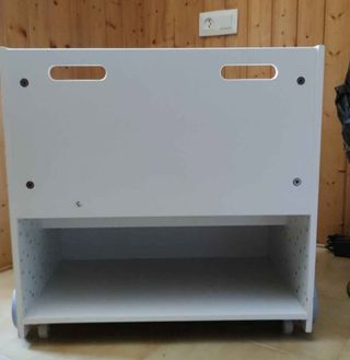 Librería infantil blanca con estrellas.