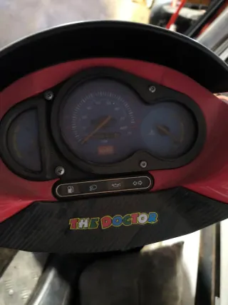 Aprilia Scooter Roja