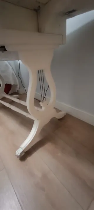 Mesa antigua de madera