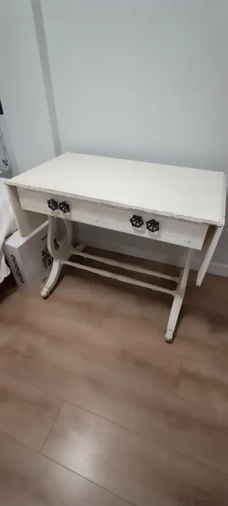 Mesa antigua de madera