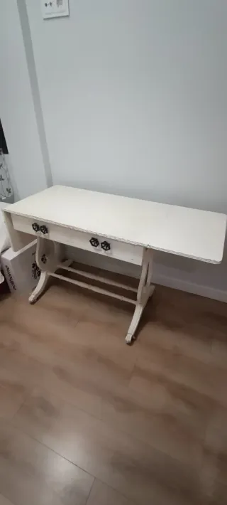 Mesa antigua de madera