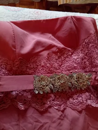 Vestido de fiesta palabra de honor con pedrería