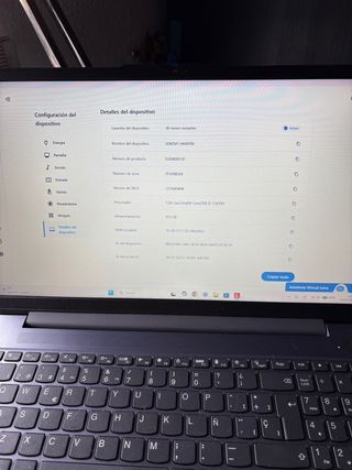 Lenovo IdeaPad Slim 3 15IRH8 Plata