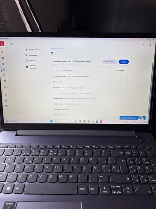 Lenovo IdeaPad Slim 3 15IRH8 Plata