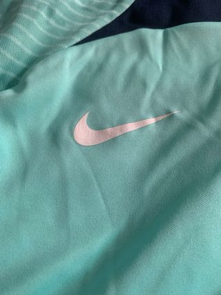 Camiseta técnica Nike turquesa hombre