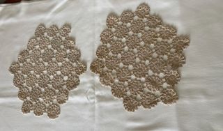 Par de naperons vintage bege