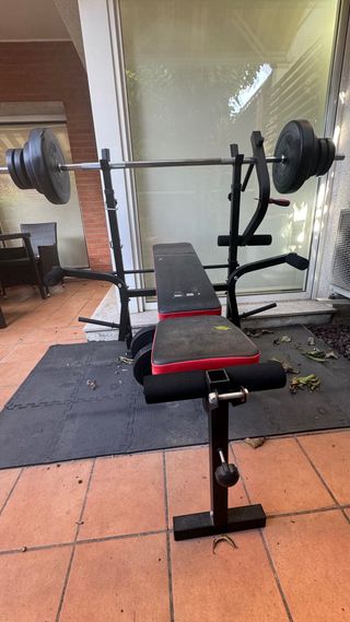 Banco de pesas y mancuernas