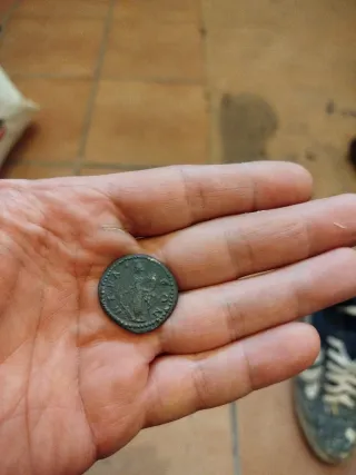 Moneda antigua no puedo garantizar si es auténtica