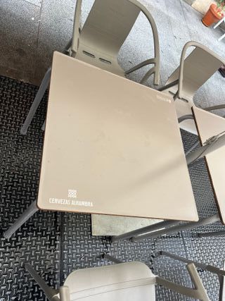 Mesas y Sillas Cervezas Alhambra