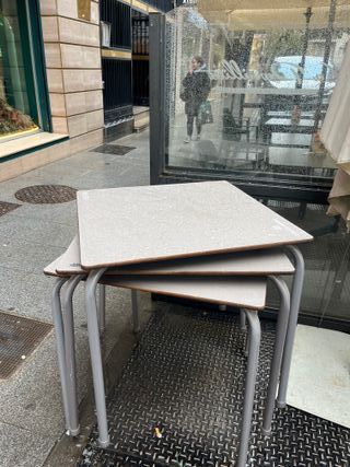 Mesas y Sillas Cervezas Alhambra