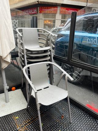 Mesas y Sillas Cervezas Alhambra