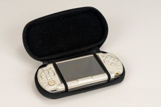 SONY PSP  2004 blanca con dos juegos