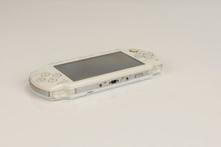 SONY PSP  2004 blanca con dos juegos