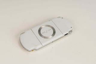 SONY PSP  2004 blanca con dos juegos